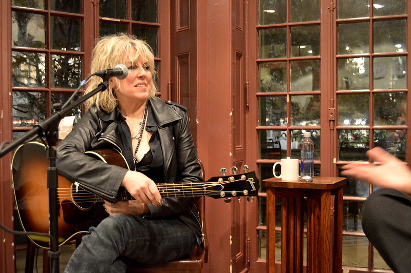 Photo Lucinda Williams by kellywritershouse, CC BY 2.0, no changes were made photo