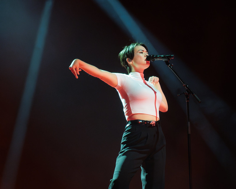 Photo Mitski by David Lee, CC BY 2.0, no changes were made photo